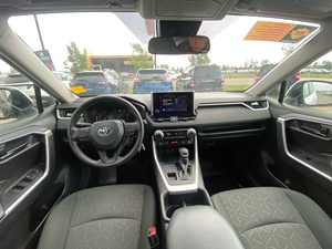Toyota RAV4 LE AWD 2024 de Alto Rendimiento y Gran Capacidad - Product Image 5