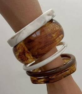 Brazaletes de Resina de Moda Premium para Mujer, Ajuste Cómodo, Ligeros, Impermeables, Colores Personalizados para Uso Diario y Festivo - Product Image 4