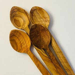 Cuillère en bois naturel, conçue pour une prise en main confortable lors de la cuisson, du brassage et de la préparation des repas quotidiens - Product Image 2