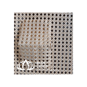 Rollo de ratán tejido sintético con diseño Caro, perfecto para proyectos de bricolaje, decoración del hogar y aplicaciones de paredes divisorias largas - Product Image 1