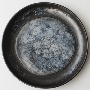 Plato de Presentación de Hierro Gris Niebla, Acabado Mate Suave, Ligera Veteación de Mármol, Minimalista, Elegante, Ligero, Estilo Art Deco para Comedor - Product Image 6