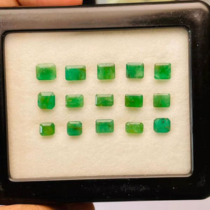 มรกตธรรมชาติ 15 เม็ด รูปทรงเอเมอรัลด์คัท คุณภาพดี สีเขียวสวยงาม ขัดเงาอย่างดี เหมาะสำหรับทำเครื่องประดับทุกชนิด - Product Image 5