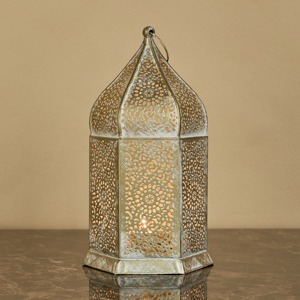 เชิงเทียนโลหะสีทอง ของตกแต่งโต๊ะสุดหรู ดีไซน์มีสไตล์ สร้างบรรยากาศโรแมนติกและอบอุ่นสำหรับบ้าน - Product Image 1