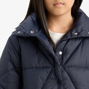 Veste matelassée pour filles manches longues avec logo personnalisé isolation thermique rembourrée douce idéale pour le temps froid coque en polyester de qualité supérieure - Product Image 4