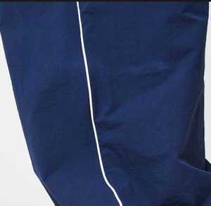 Pantalones Deportivos Holgados de Nylon con Ribete Personalizado, Cintura Elástica con Cordón Ajustable, Pantalones Deportivos de Nylon de Alta Calidad - Product Image 4