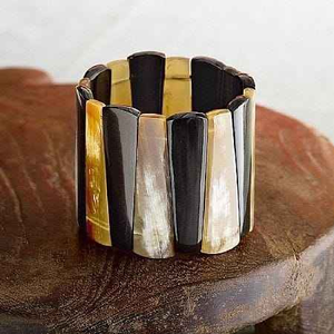 Bracelet en corne de buffle moderne, fait main, écologique et de haute qualité, avec options de personnalisation précises pour femmes par Saniya Handicraft - Product Image 3