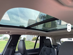 V-olvo XC90 Recharge T8 Ultimate Bright 4dr SUV AWD 2023 d'occasion en excellent état - Product Image 3