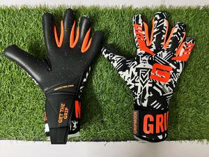 Nouveaux gants professionnels de gardien de but pour adultes et enfants Latex épais avec bout des doigts lisses pour la taille de la scène sportive d'entraînement de Football - Product Image 4