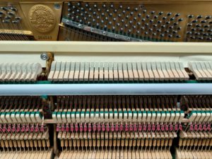 Piano droit KAWAI KS1 noir, modèle d'occasion du Japon, économique pour la performance à domicile, qualité export, aigus clairs - Product Image 3