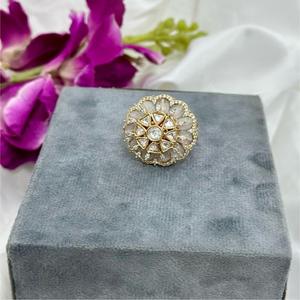 Qualité supérieure Finition dorée élégante Moissanite Polki Kundan Anneau réglable pour la fonction Collection de vêtements de mariage pour les femmes - Product Image 1