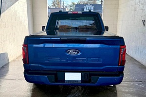 SUPER CLEAN - Ford F-150 XL 4x4 Coyote V8 2024 Usado, con Supercargador Whipple, Neumáticos R21, Color Azul Metálico Atlas, Bajo Kilometraje, SUV - Product Image 5