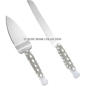 Couteau de serveur de gâteau en métal de style antique avec une finition luxueuse pour les services d'événement et de célébration haut de gamme - Product Image 1