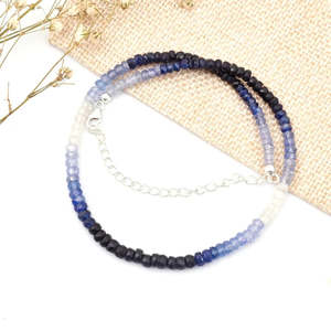 Collier en saphir bleu ombré 3,5-4,5 mm, chaîne en or rose, style religieux chrétien tendance pour mariage ou cadeau - Product Image 1