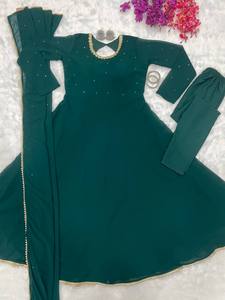 Hermoso Vestido de Piel Sintética con Dupatta y Pantalones para Fiestas, Materiales Reciclados en Stock por FABZONE - Product Image 6