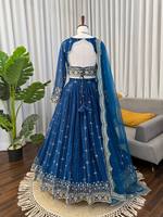 Lehenga Choli de qualité export, élégant et contemporain, pour les soirées cocktail, les événements de mode et les fêtes modernes, disponible à la vente
