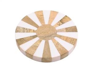 แผ่นรองแก้วเรซิ่นไม้มะม่วงทรงกลมสีขาวและสีน้ำตาล ขนาดเส้นผ่านศูนย์กลาง 400 มม. เป็นมิตรกับสิ่งแวดล้อม เหมาะสำหรับใช้ในบ้านและโรงแรม - Product Image 2