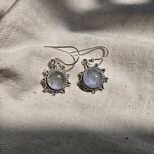 Boucles d'oreilles en pierre de lune faites à la main en argent sterling 925 bijoux en argent à porter quotidiennement boucles d'oreilles légères pour elle - Product Image 5