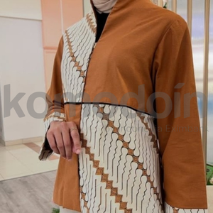 Chemise bohème pour femme Kanti, détails de broderie tissés à la main, motif floral uni, haut long en tricot, disponible en XL 3XL, automne - Product Image 3