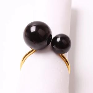 Élégant anneau de serviette en perles noires Accessoire de table élégant pour les paramètres de dîner de fête de mariage Décoration de la maison et style de table de fête - Product Image 4