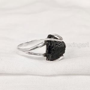 Bijoux en pierre brute Bague pour femme Tourmaline noire brute naturelle Pierre précieuse Octobre Pierre de naissance Bande de fil Bague en argent sterling 925 - Product Image 5