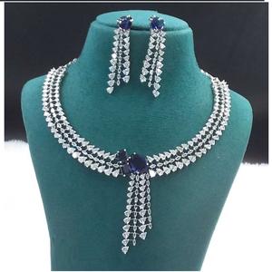 Impresionante conjunto de joyas de diamantes de calidad de exportación Acabado AD para accesorios elegantes para mujer disponibles a precio mayorista - Product Image 1