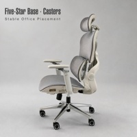 Chaise de bureau en maille à dossier haut avec appui-tête, accoudoirs, repose-pieds et base à roulettes pour le lieu de travail et la salle de réunion