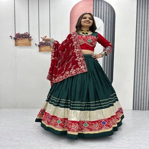 Navratri Special Pure Cotton Lehenga Choli Set con bordado de hilo y trabajo de secuencia Garba Festival Outfit para mujer - Product Image 4