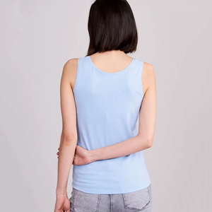 Vente en gros de hauts courts élégants brodés sans manches pour femmes, débardeur côtelé blanc ajusté, personnalisable OEM pour la salle de sport - Product Image 6