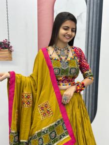 Navratri Special Pure Cotton Lehenga Choli con gran estilo de 6 metros para mujeres disponible a un precio razonable de la India - Product Image 2