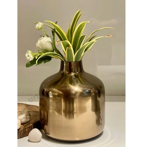 Florero de hierro con textura martillada a mano en tono plateado antiguo, diseño costero hecho a mano para decoración de mesa, centros de mesa de boda - Product Image 1