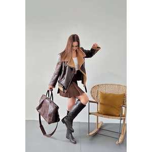 Manteau en fausse fourrure marron pour femme avec épaulettes, disponible en gros - Product Image 4