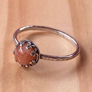 แหวนเงินแท้ 925 ประดับซันสโตนแท้ขนาด 10 มม. ดีไซน์คลาสสิก คุณภาพดีเยี่ยม ขอบเรียบหรู งานแฮนด์เมด - Product Image 3