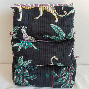 Ensemble de 3 trousses de maquillage matelassées en coton et étuis avec sac de voyage - Organisateur imprimé jungle noir - Product Image 1