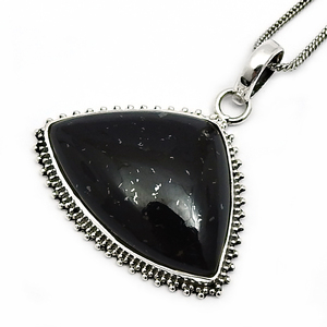 Trillion Shape Black Tourmaline Gemstone Classy Pendant 925 Sterling Silver Joyería hecha a mano Precio al por mayor Proveedor a granel India - Product Image 1