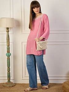 Vente flash sur les tuniques courtes confortables en viscose et rayonne avec broderie au fil, vêtements ethniques légers pour le travail au meilleur prix - Product Image 3