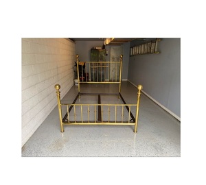 Elegante Estructura de Cama Tradicional de Latón con Remates Artísticos, Superficie Pulida, Construcción Resistente para un Dormitorio de Lujo y Confort Eterno - Product Image 1