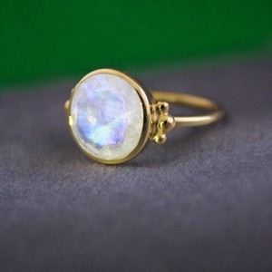 Belle bague en pierre de lune arc-en-ciel en argent sterling 925 faite à la main pierre précieuse de coupe ovale à facettes naturelles déclaration élégante bijoux Fain - Product Image 6
