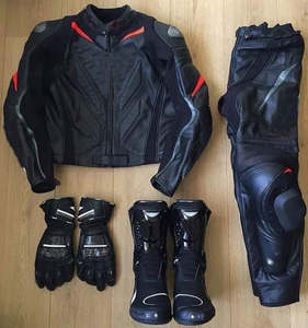Traje de Motocicleta de Cuero de Primera Calidad en Color Naranja y Negro con Ajuste Ergonómico - Product Image 3