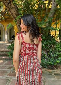 Ensemble Kurtis pour femmes en rayonne lourde de créateur élégant et exquis avec quatre détails de travail imprimés sur les côtés pour une tenue de festival parfaite - Product Image 4