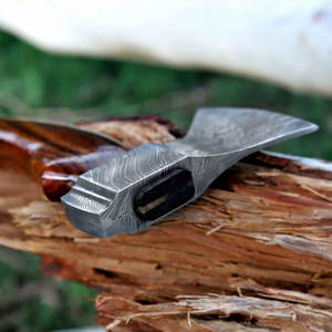 Hache de camping professionnelle en acier de Damas, tête en acier à motif artisanal avec manche en bois naturel pour la chasse et le bushcraft - Product Image 3