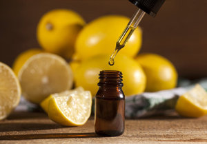 Aceite esencial de limón 100% puro y aceite esencial de limón terapéutico para curación y relajación disponible en cantidad a granel - Product Image 5