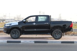 NUOVISSIMO 2025 Hilux Nero SRS 2.4L Potenza (150 CV) 4 Cilindri 4X4 2 Assi Alimentazione Diesel AWD Trasmissione Manuale Guida a Sinistra - Product Image 5