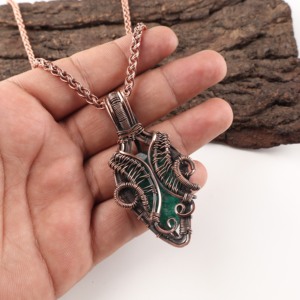 Colgante de Moda con Esmeralda de Mina Sakota, Corte Pera, Envuelto en Alambre de Cobre, Plata Oxidada, Regalo Festivo Especial Hoy - Product Image 2