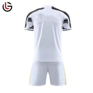 เสื้อฟุตบอลน้ำหนักเบา ปี 2025 ผลิตจากโพลีเอสเตอร์ 100% แห้งเร็ว ระบายอากาศได้ดี สำหรับทีม คุณภาพสูง ชุดยูนิฟอร์มสั่งทำได้ แบบ unisex แขนสั้น - Product Image 2