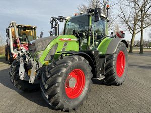 Tracteur Fendt 718 à vendre à bas prix, puissant et durable, idéal pour l'agriculture, avec une utilisation confortable et un excellent rapport qualité-prix. - Product Image 2