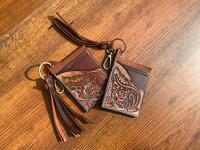 Nouvel arrivage Porte-cartes ATM en cuir véritable à motif floral Étui élégant et mignon Petit porte-cartes à pompons de la mode occidentale avec porte-clés