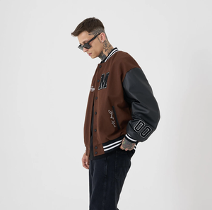 Chaqueta universitaria con letras de béisbol personalizada de fabricante OEM para hombre, chaqueta de invierno informal con bordado de chenilla de alta calidad y mangas de cuero - Product Image 4