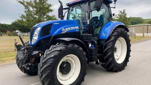 Encuentra un tractor agrícola multifuncional similar al New Holland WORKMASTER 25S, tractor compacto de alto rendimiento. - Product Image 6