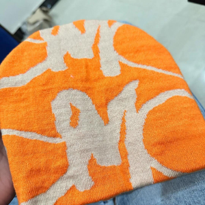 Venta al por mayor logotipo personalizado bordado Beanie Cap logotipo personalizado mejor precio Yiwu Qunliang Unisex 100% acrílico Winiter transpirable - Product Image 1