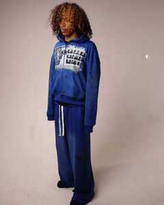 ชุดวอร์มสีฟ้าที่ได้รับแรงบันดาลใจจากสมาคมกรีกทันสมัยสวมใส่สบายเหมาะสำหรับชุดลำลองและแสดงถึงความภูมิใจในชมรม - Product Image 2